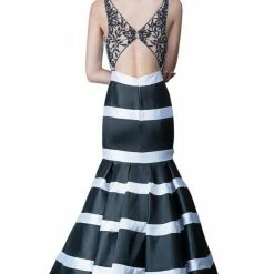 In Stock Nina Canacci 1359 Size 4 Mermaid Prom Dress With Embellished V Neckline Spring Formal