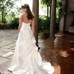 In Stock Casablanca Bridal 2018 Size 16 Fit & Flare Wedding Dress Belt Ballgown Plus Size