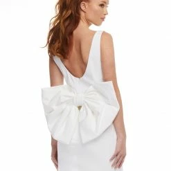 Ashleylauren Ashley Lauren 4477 White Cocktail Dress Oversized Bow Back Fitted Crepe Short Dress