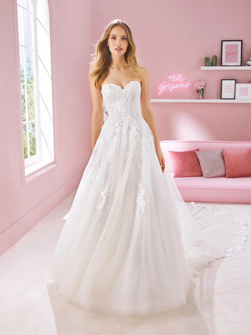 White One Bridal CHELSEA Pronovias Wedding Dress Princess Cut Sweetheart Neckline Ballgown Dresses 3 White One Bridal CHELSEA Pronovias Wedding Dress Princess Cut Sweetheart Neckline Ballgown Dresses