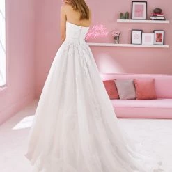 White One Bridal CHELSEA Pronovias Wedding Dress Princess Cut Sweetheart Neckline Ballgown Dresses 7 White One Bridal CHELSEA Pronovias Wedding Dress Princess Cut Sweetheart Neckline Ballgown Dresses