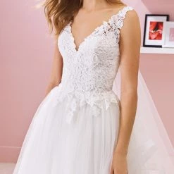 White One Bridal ELLA Pronovias Wedding Dress Princess Cut Lace Bodice V Neck