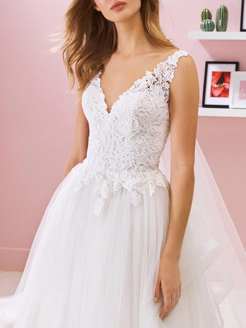 White One Bridal ELLA Pronovias Wedding Dress Princess Cut Lace Bodice V Neck 4 White One Bridal ELLA Pronovias Wedding Dress Princess Cut Lace Bodice V Neck