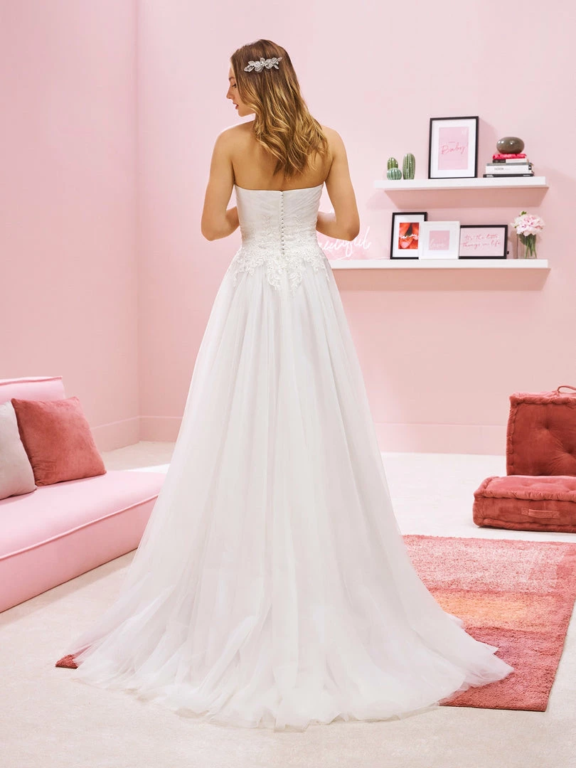 White One Bridal KARA Pronovias Wedding Dress Embroidered Tulle 5 White One Bridal KARA Pronovias Wedding Dress Embroidered Tulle