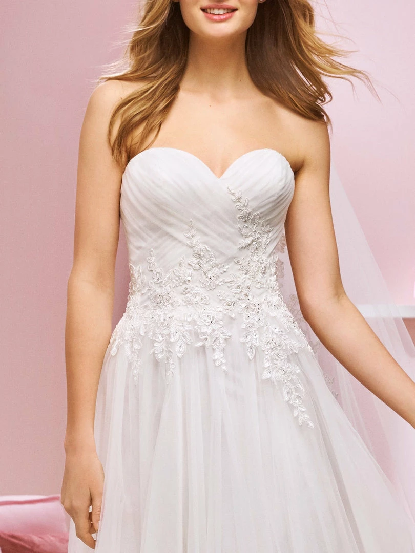 White One Bridal KARA Pronovias Wedding Dress Embroidered Tulle 4 White One Bridal KARA Pronovias Wedding Dress Embroidered Tulle