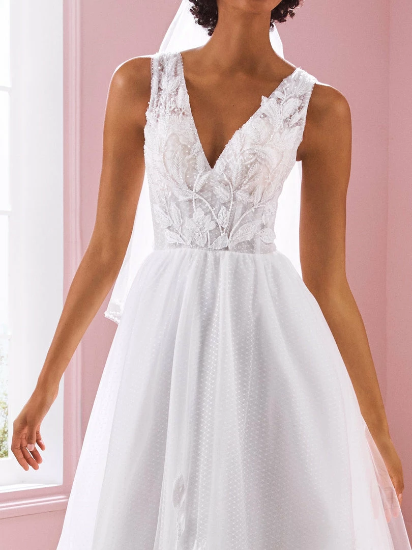 White One Bridal KAREN Pronovias Wedding Dress V Neck Speckled Tulle Floral Lace Gown 5 White One Bridal KAREN Pronovias Wedding Dress V Neck Speckled Tulle Floral Lace Gown