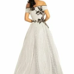 In Stock Johnathan Kayne 9048 Size 4, 6 Long Ballgown Black White Off The Shoulder Formal 7 In Stock Johnathan Kayne 9048 Size 4, 6 Long Ballgown Black White Off The Shoulder Formal