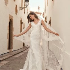 In Stock Mermaid Dresses White One Bridal SAEKO Size 14 Pronovias Wedding Dress Lace Mermaid Corset Gown